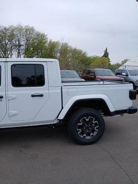 Bright White Clearcoat 2026 Jeep Gladiator Sport