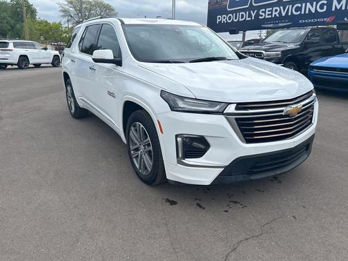 Summit White 2023 Chevrolet Traverse High Country