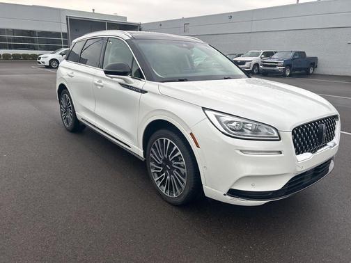 White Metallic 2022 Lincoln Corsair Grand Touring