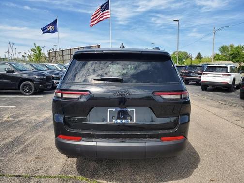 2025 Jeep Grand Cherokee L Laredo