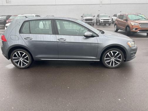2016 Volkswagen Golf TSI SE 4-Door