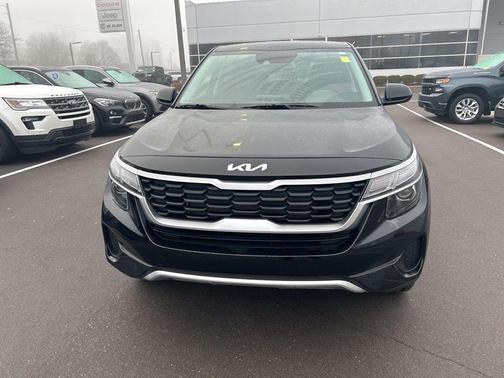 Cherry Black 2023 Kia Seltos LX