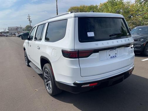 2025 Jeep Wagoneer Base