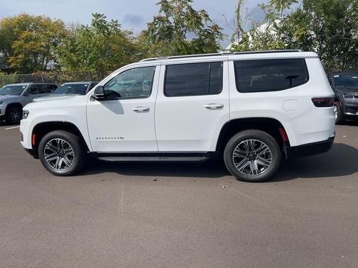 2025 Jeep Wagoneer Base