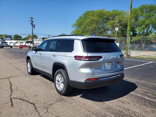 2025 Jeep Grand Cherokee L Laredo