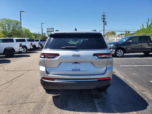 2025 Jeep Grand Cherokee L Laredo