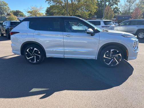 2023 Mitsubishi Outlander SEL
