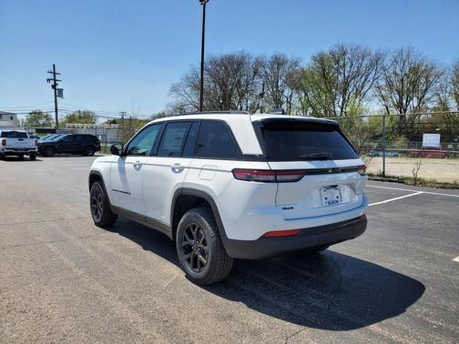 2025 Jeep Grand Cherokee Laredo