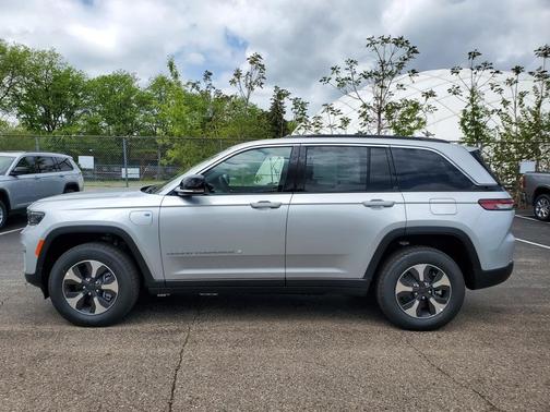 2025 Jeep Grand Cherokee 4xe Base