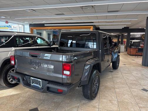 2026 Jeep Gladiator Sport