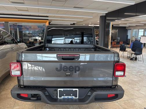 2026 Jeep Gladiator Sport