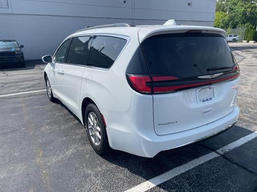 2022 Chrysler Pacifica Touring-L