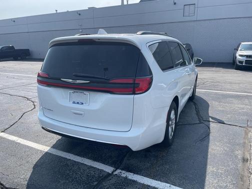 2022 Chrysler Pacifica Touring-L
