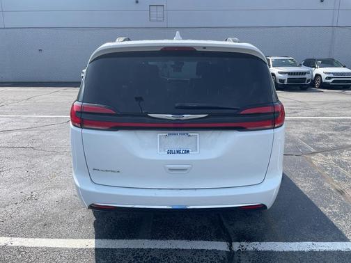 2022 Chrysler Pacifica Touring-L