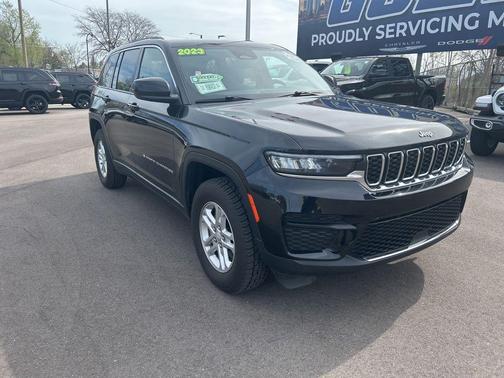 Diamond Black 2023 Jeep Grand Cherokee Laredo