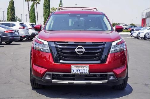 2022 Nissan Pathfinder SL