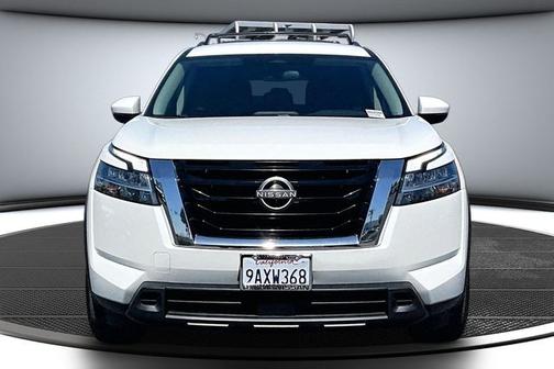 White 2022 Nissan Pathfinder SV