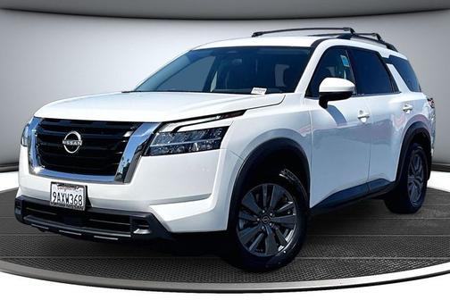 White 2022 Nissan Pathfinder SV