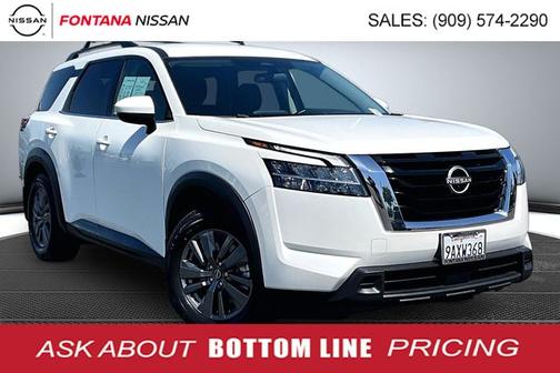 White 2022 Nissan Pathfinder SV