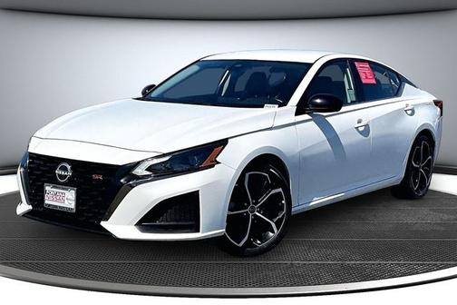 Pearl White Tri-Coat 2024 Nissan Altima 2.5 SR