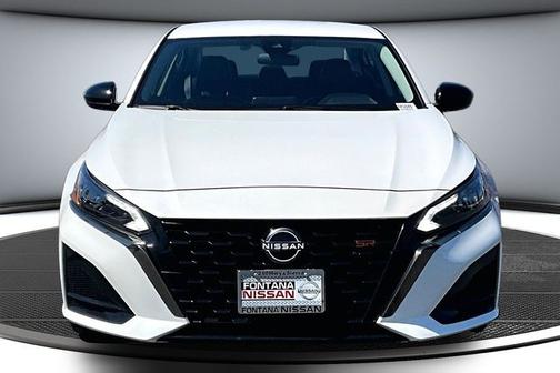 Pearl White Tri-Coat 2024 Nissan Altima 2.5 SR