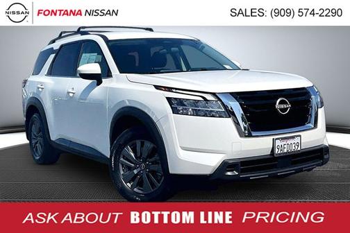 White 2022 Nissan Pathfinder SV