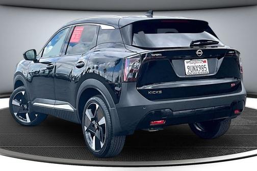 Super Black 2025 Nissan Kicks SR