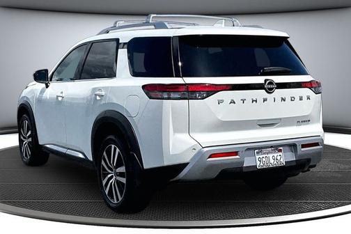 White 2023 Nissan Pathfinder Platinum