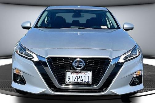 Brilliant Silver Metallic 2022 Nissan Altima 2.5 SL