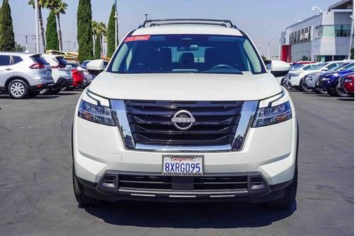 2022 Nissan Pathfinder SV