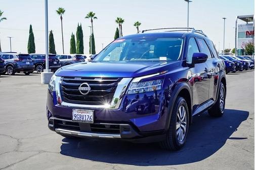2023 Nissan Pathfinder SL