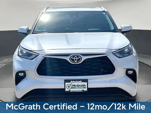 Beige 2024 Toyota Highlander XLE
