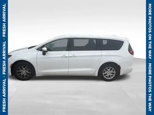 White 2017 Chrysler Pacifica LX