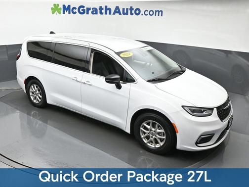 Bright White Clearcoat 2024 Chrysler Pacifica Touring L