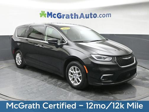 Brilliant Black Crystal Pearlcoat 2023 Chrysler Pacifica Touring L