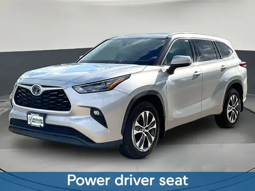 Silver 2022 Toyota Highlander Hybrid XLE