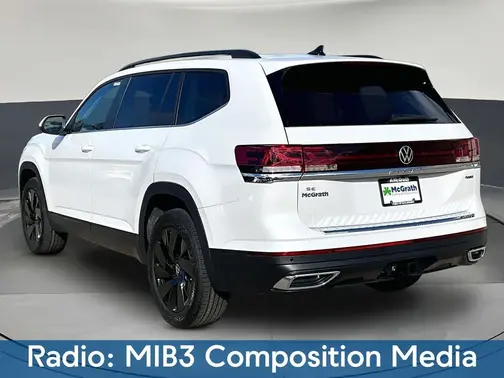 White/off-white 2026 Volkswagen Atlas 2.0T SE w/Technology