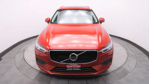 Photo 3 of 37 of 2021 Volvo XC60 T5 Momentum