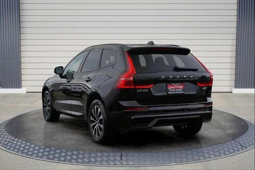 2025 Volvo XC60 B5 Plus