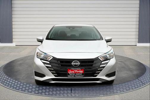 Brilliant Silver Metallic 2023 Nissan Versa 1.6 SV