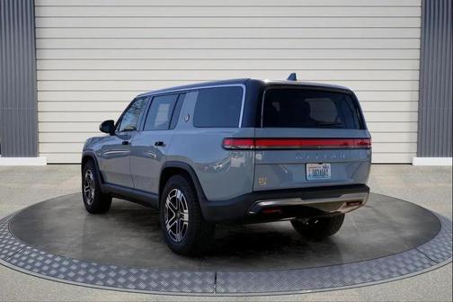 2023 Rivian R1S Adventure
