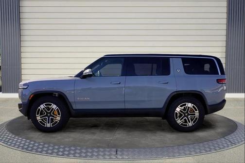 2023 Rivian R1S Adventure