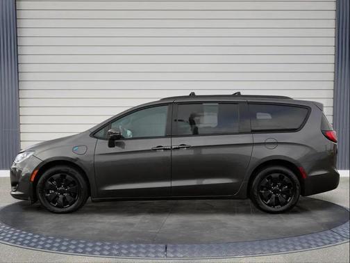 2019 Chrysler Pacifica Hybrid Limited