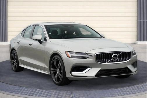 2022 Volvo S60 Recharge Plug-In Hybrid T8 Inscription
