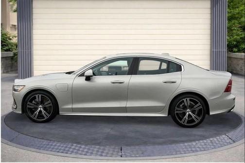 2022 Volvo S60 Recharge Plug-In Hybrid T8 Inscription