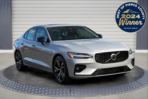 2024 Volvo S60 B5 Core Dark Theme