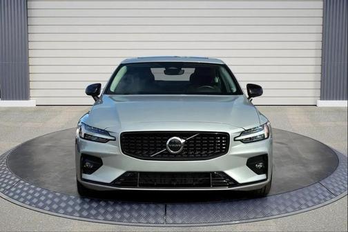 2024 Volvo S60 B5 Core Dark Theme