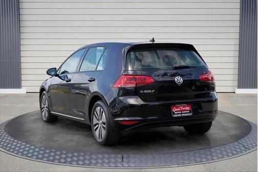 2016 Volkswagen e-Golf SE