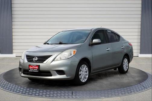 Magnetic Gray 2013 Nissan Versa 1.6 S