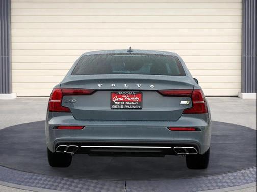 2022 Volvo S60 Recharge Plug-In Hybrid T8 Inscription